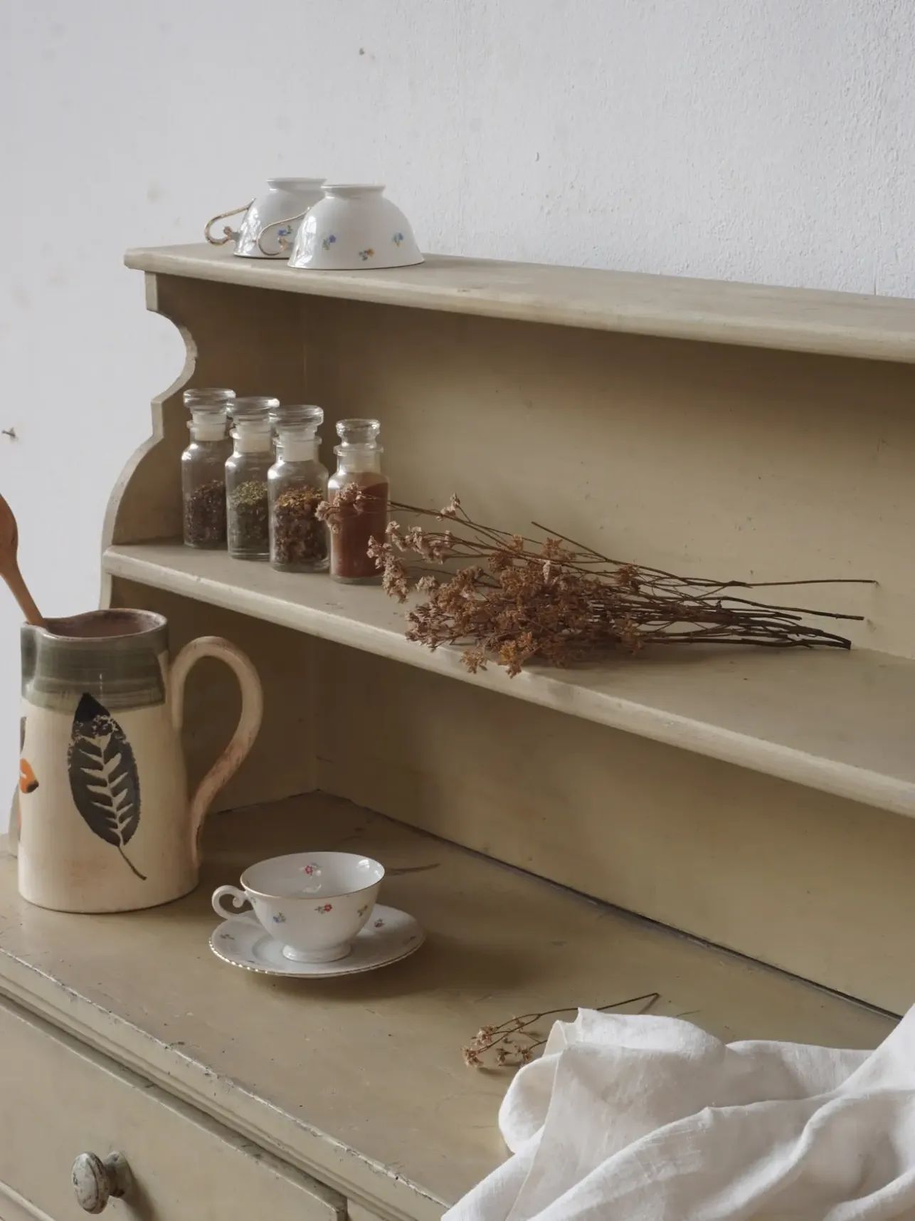 Credenza con alzata a giorno