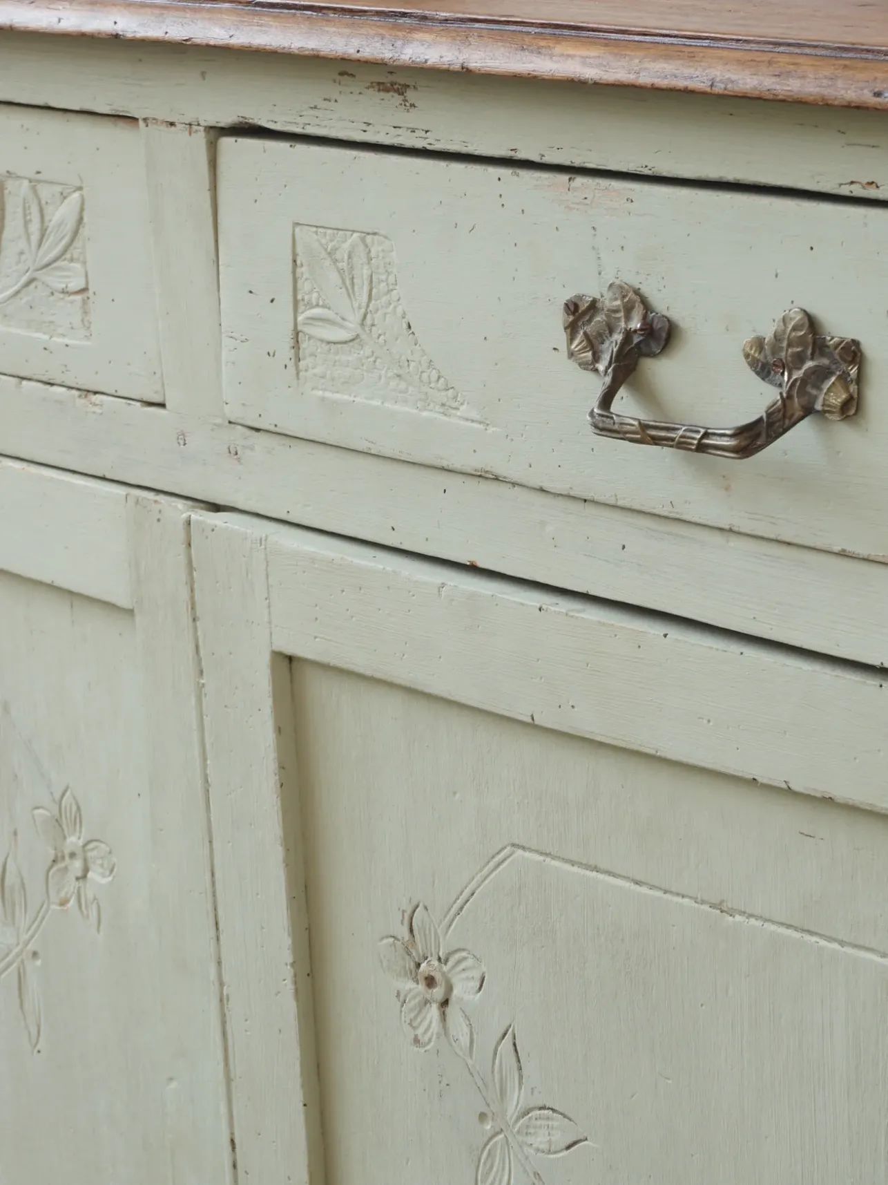 Credenza verde salvia