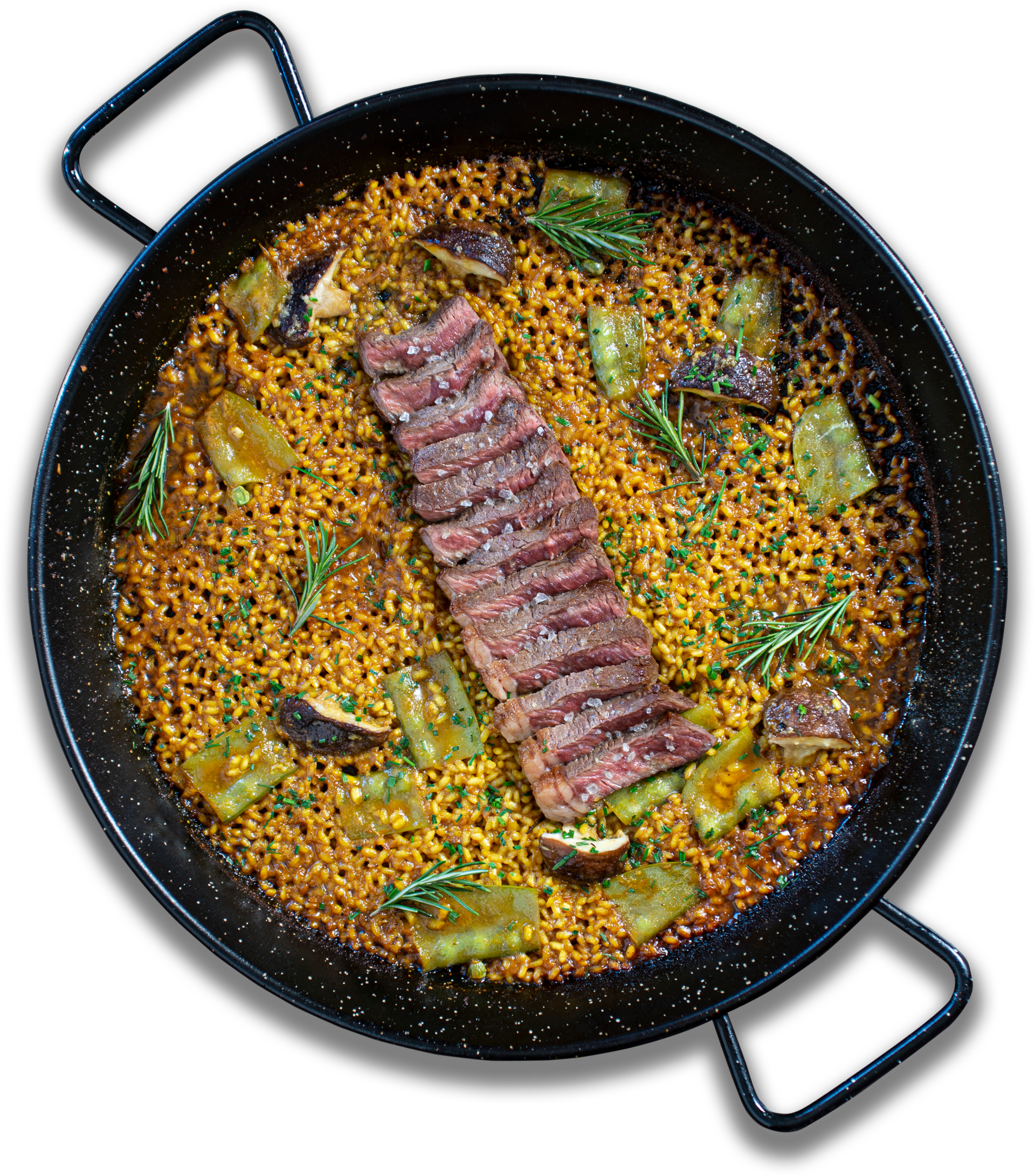 Vista de cima de uma frigideira preta com paella e uma tira de carne grelhada no centro.