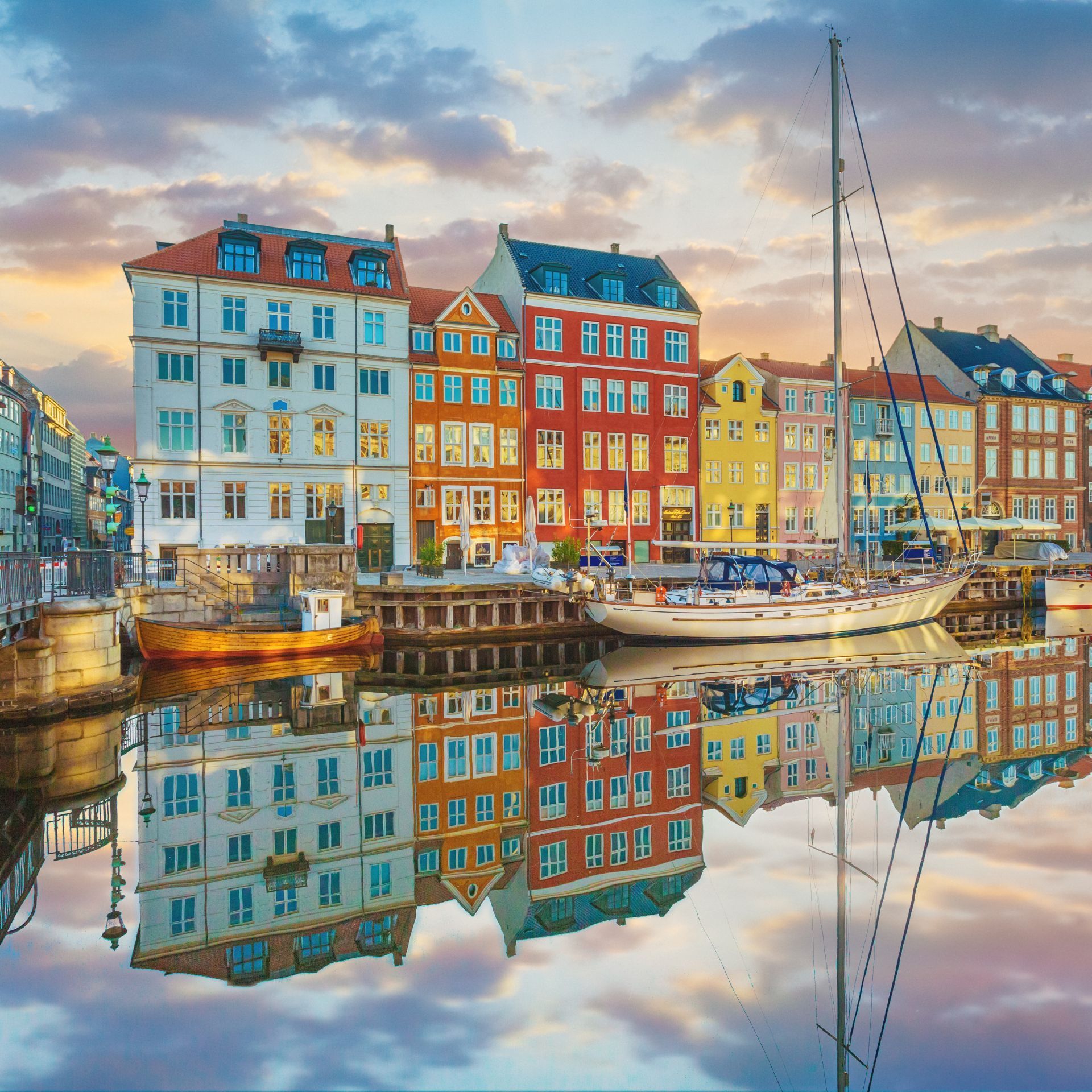 copenhagen city view of a harbour with colourful buildings on the waters edge
