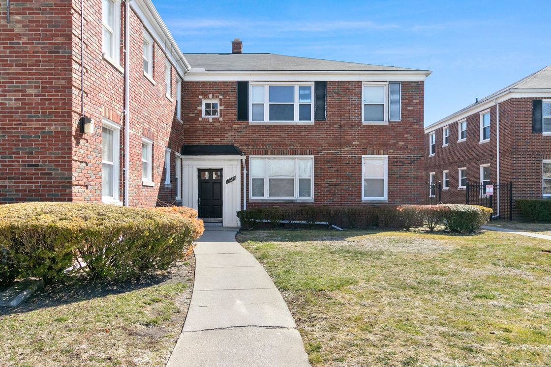 Pointe Garden  apartments exterior shot