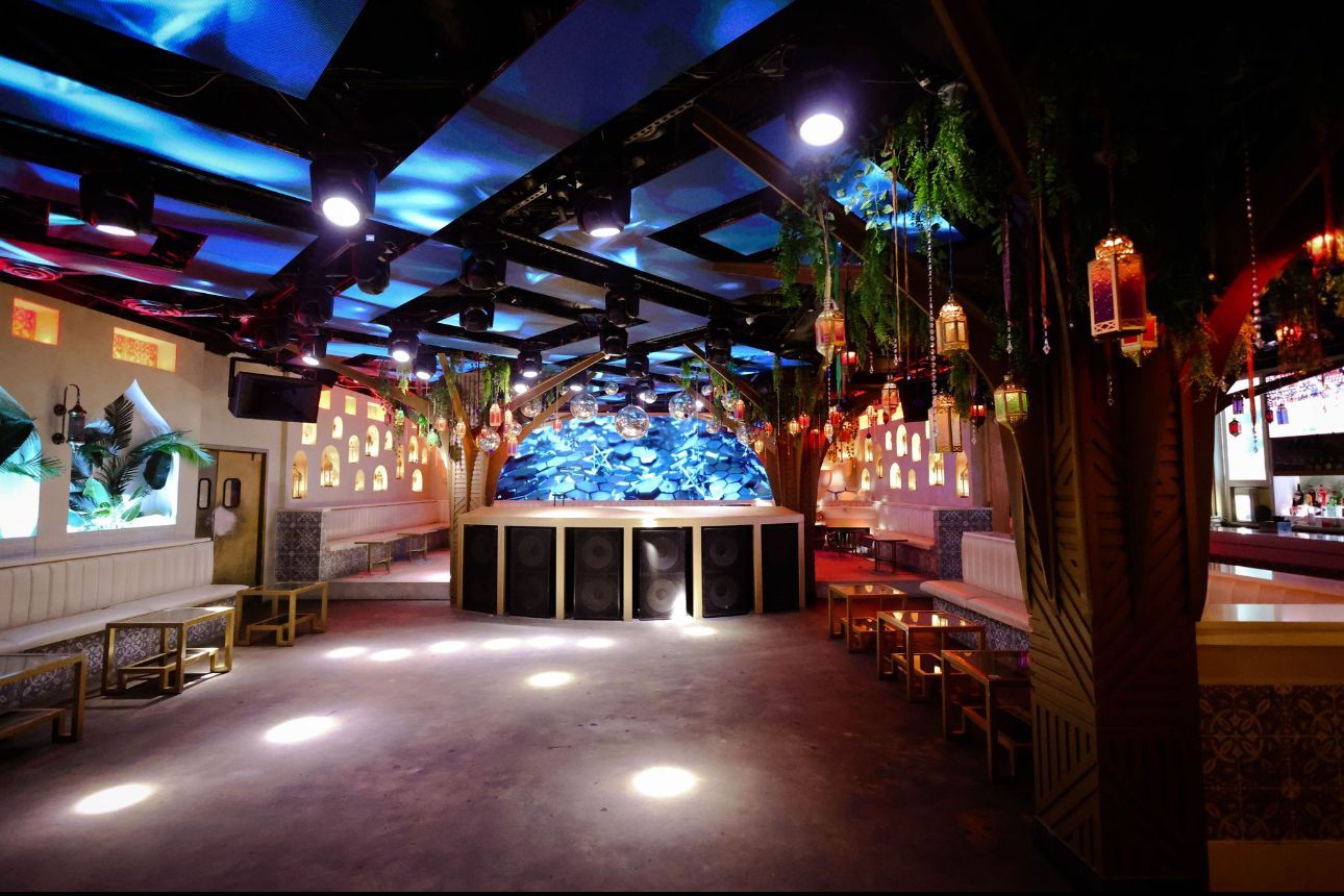 Hookah brunch experience
Best lounges for brunch
Hookah and cocktails lounge
Rooftop club with hookah
Birthday party lounge