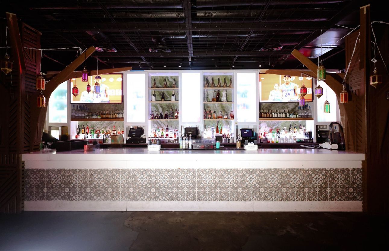 Hookah and club venue
Weekend brunch with hookah
Nightlife near me
Day party events