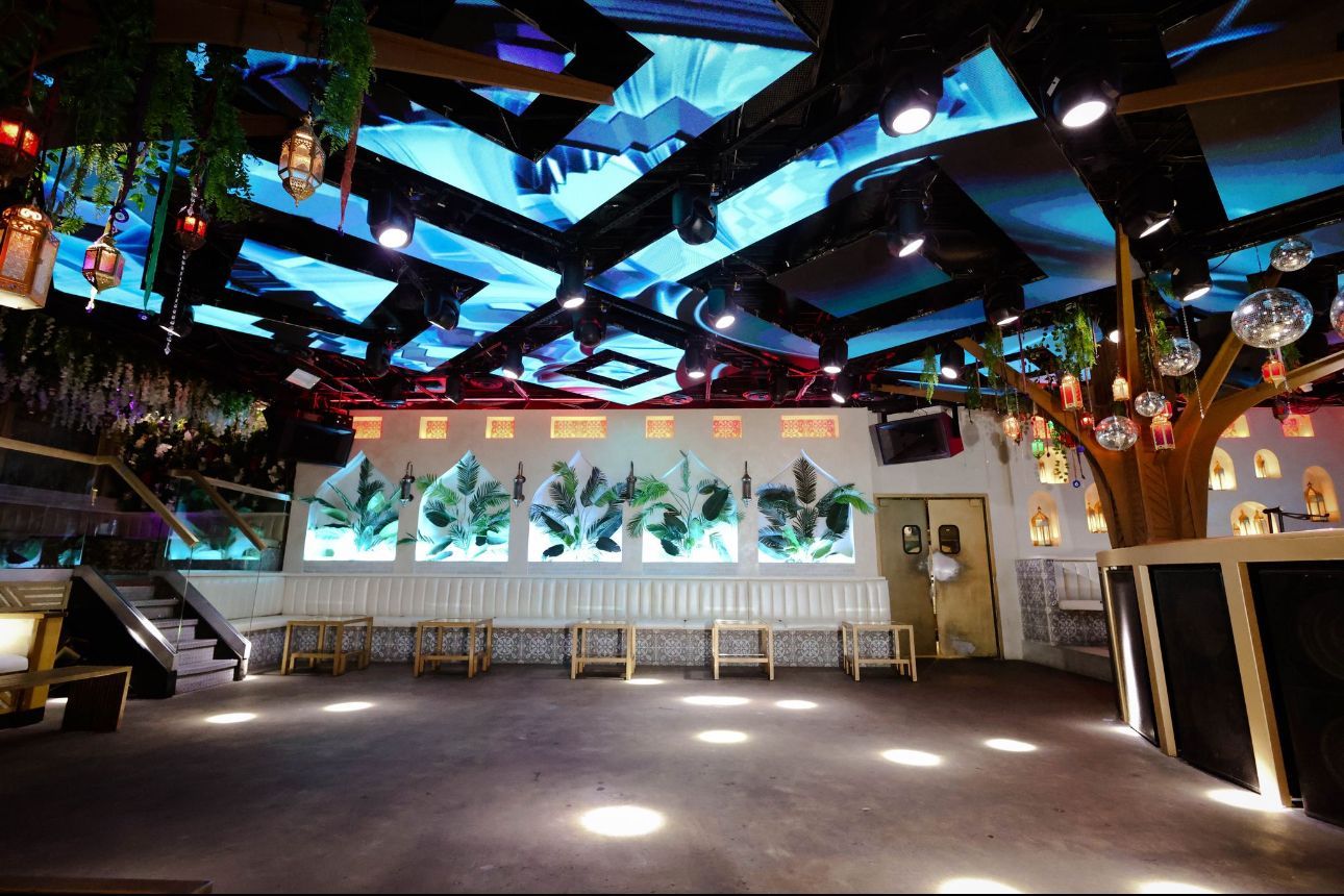 Hookah brunch experience
Best lounges for brunch
Hookah and cocktails lounge
Rooftop club with hookah
Birthday party lounge