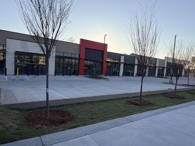 Metro Atlanta concrete company installs fresh parking lot and drive aisle at new gas station and multi-tenant retail development