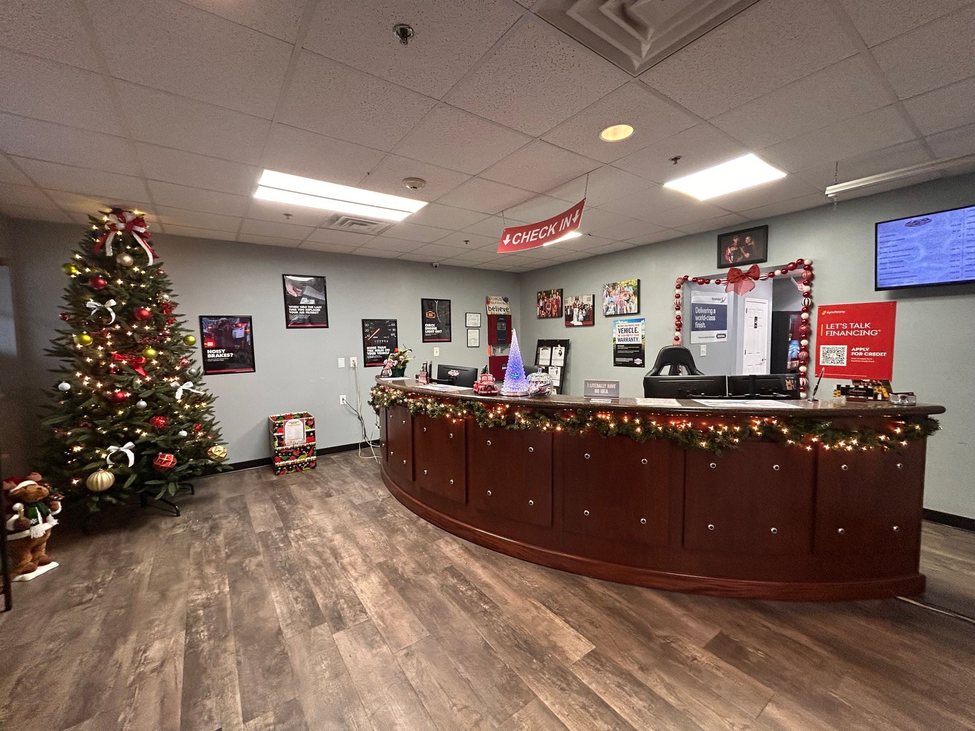 Christmas Lobby  | Buddy Isles Tire and Automotive