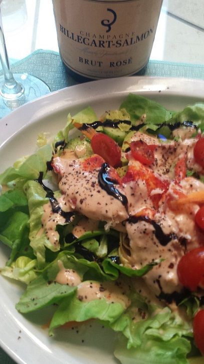 Salad with cherry tomatoes, balsamic glaze, and rosé wine