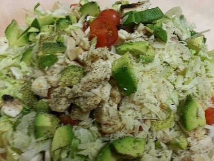 Salad with avocado, tomatoes, chicken, and cheese