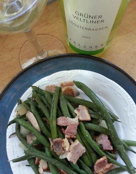 Green beans with bacon served with wine