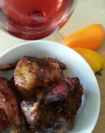 Chicken wings with wine and mini bell peppers