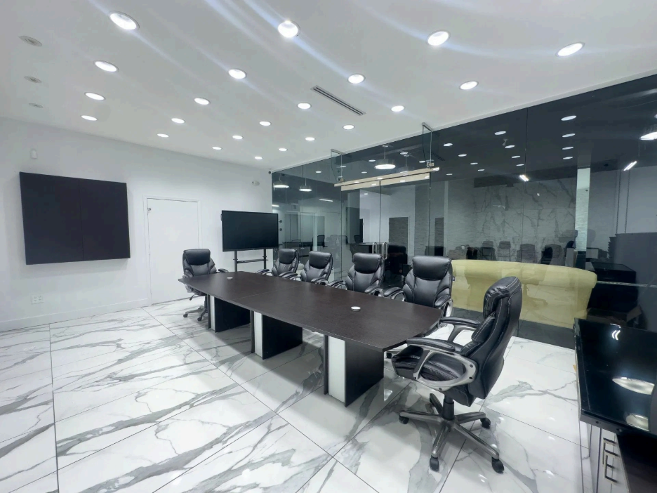 Masterly Studios, Room Rental, Tables & Chairs