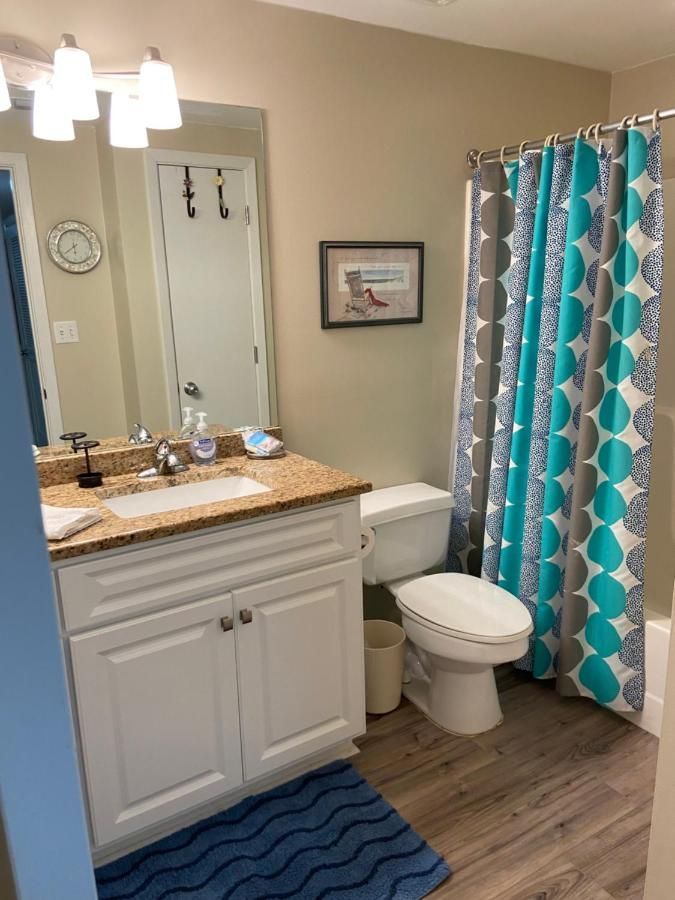 Alabama condo guest bath