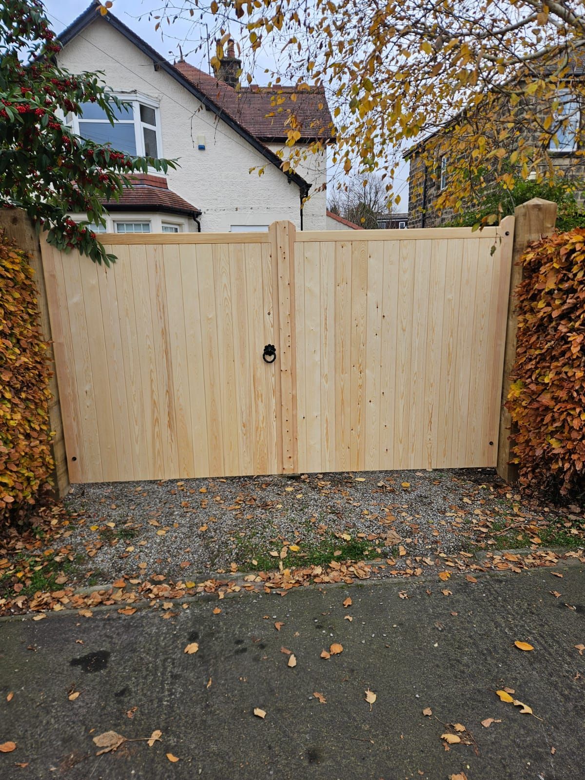 Harrogate Premier Fencing -Yorkshire Timber Gates - Driveway Gates and Garden Gates in Harrogate, Ripon, Wetherby