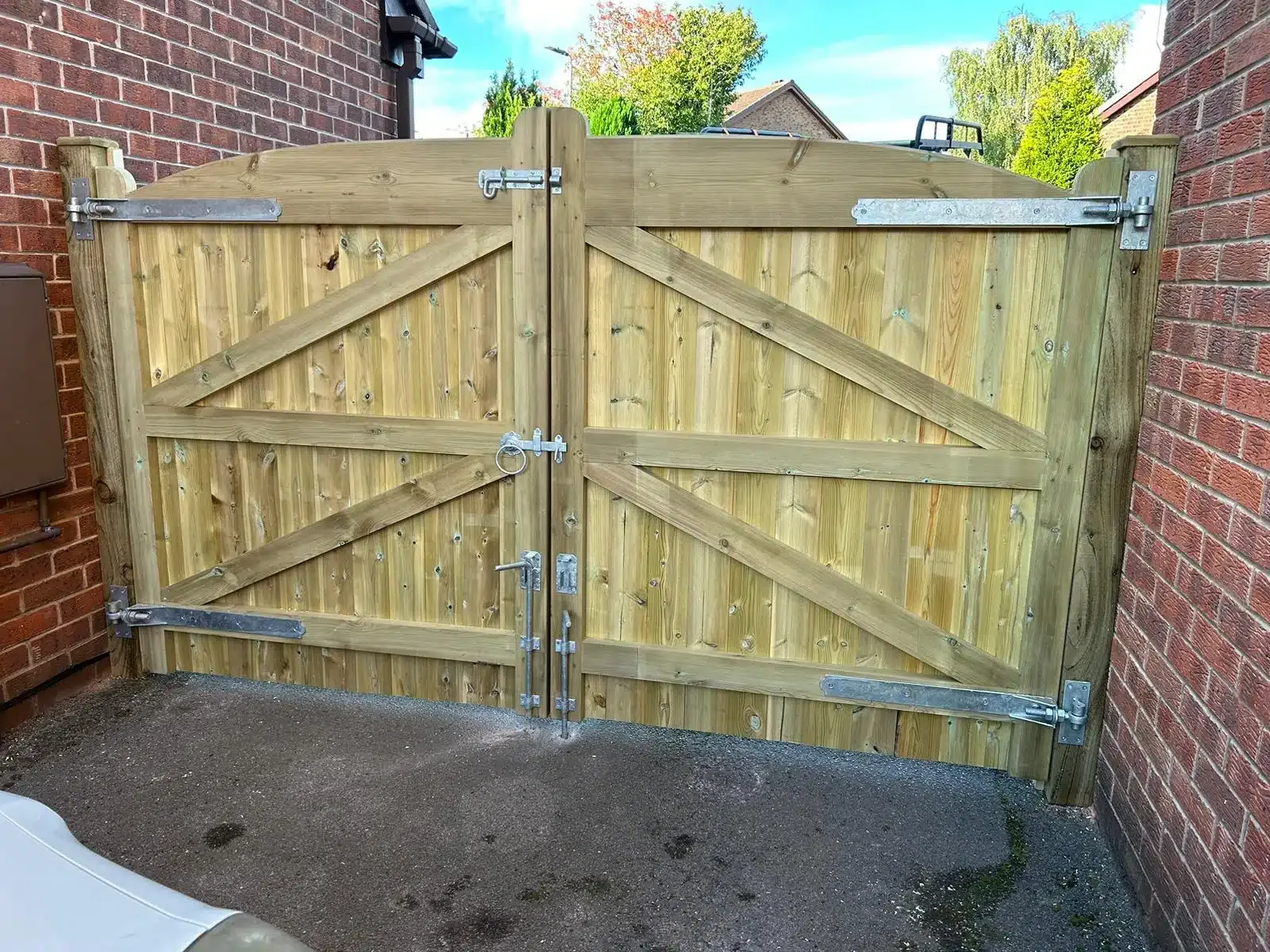 Harrogate Premier Fencing -Yorkshire Timber Gates - Driveway Gates and Garden Gates in Harrogate, Ripon, Wetherby