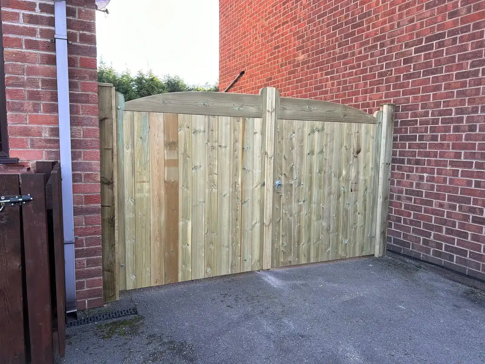 Harrogate Premier Fencing -Yorkshire Timber Gates - Driveway Gates and Garden Gates in Harrogate, Ripon, Wetherby