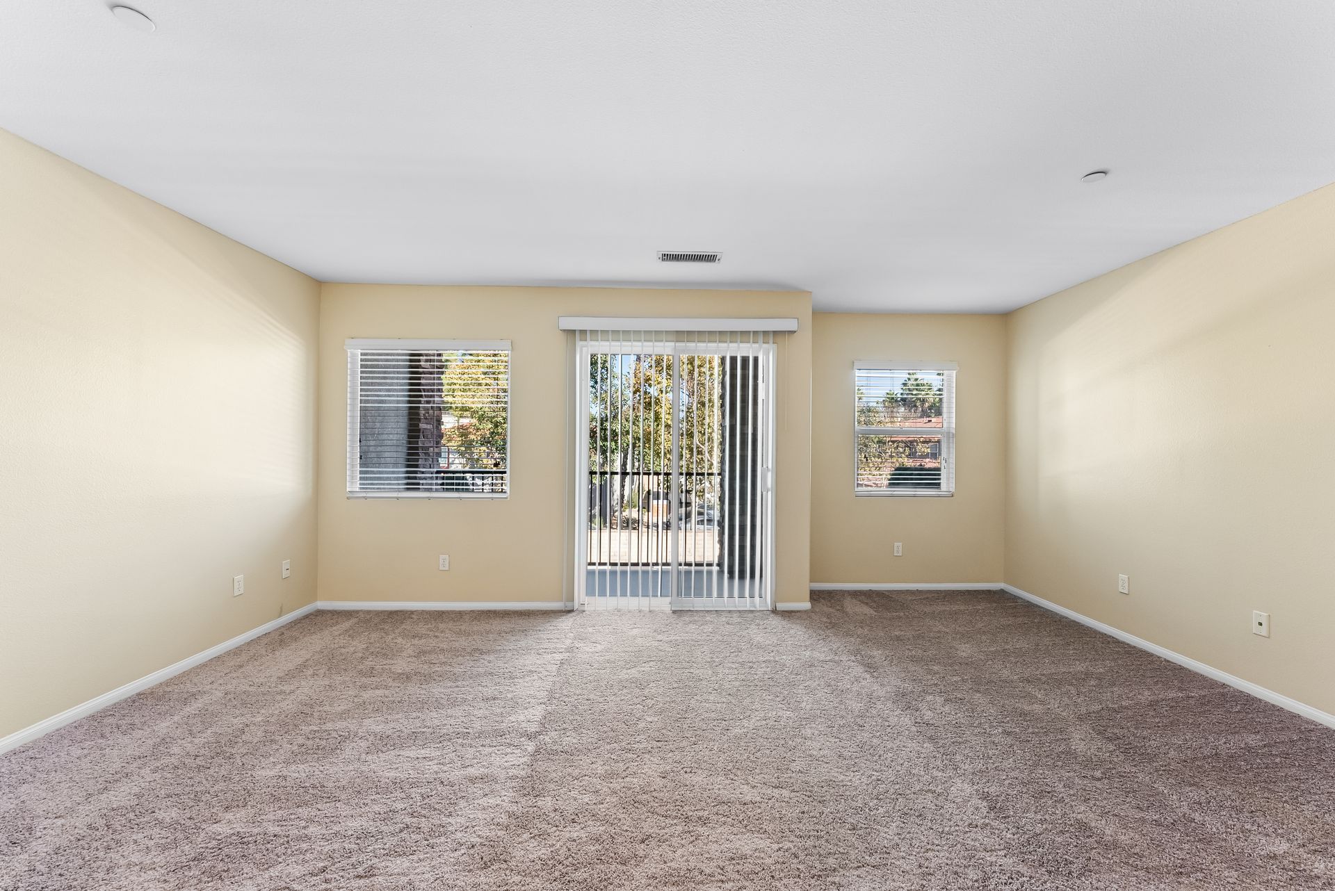 Sliding Photo Gallery Displaying Apartment Features