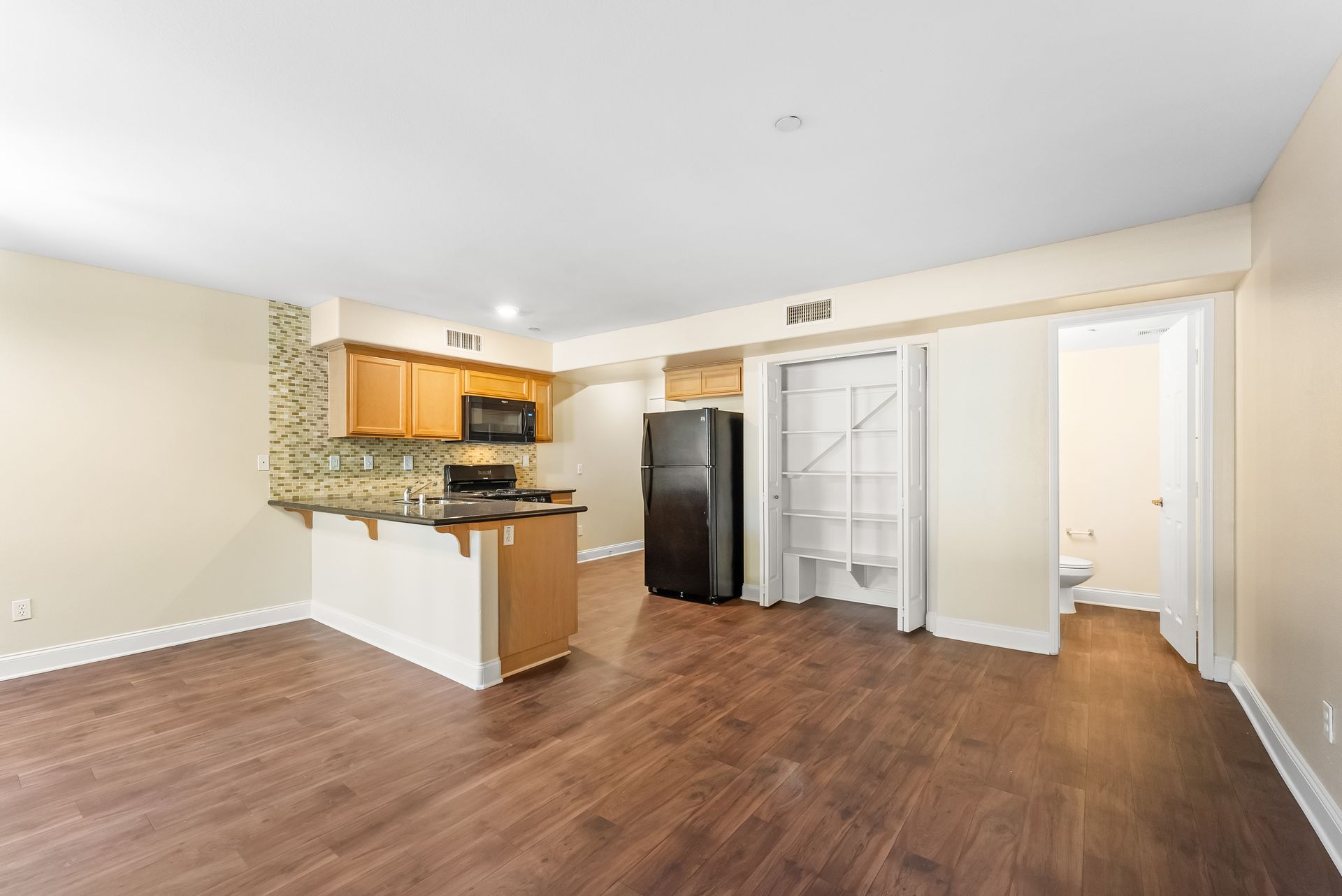 Sliding Photo Gallery Displaying Apartment Features