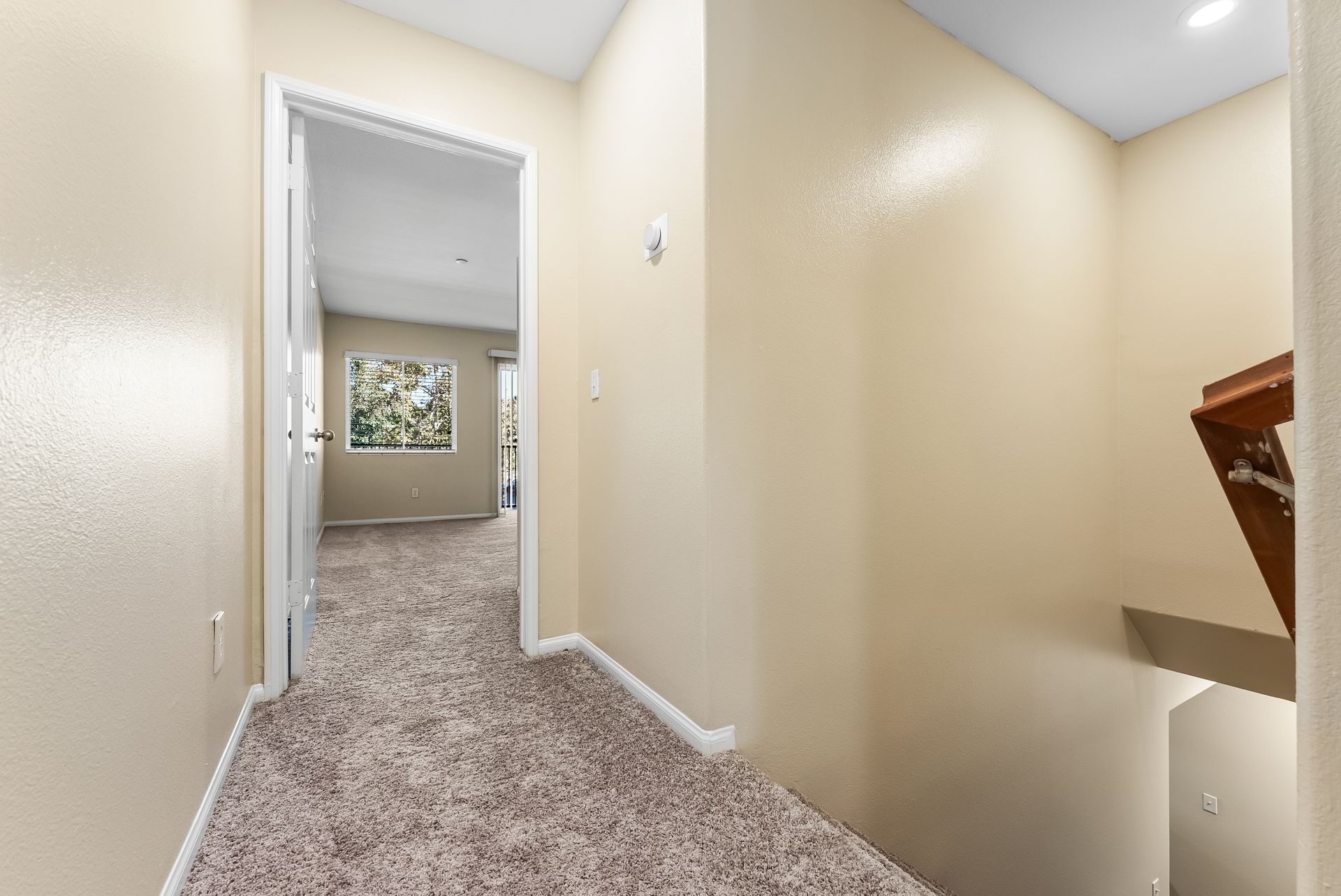 Sliding Photo Gallery Displaying Apartment Features