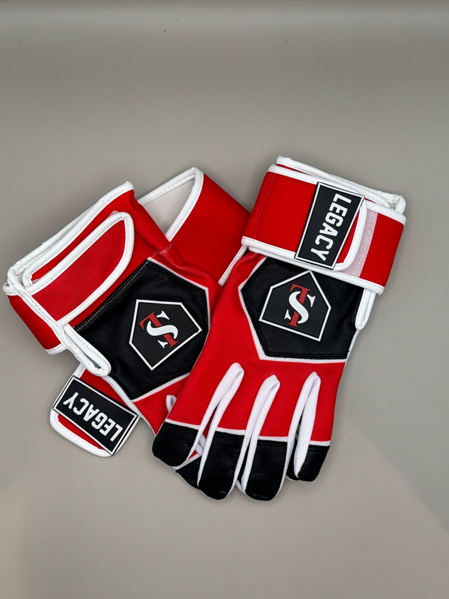 Legacy batting gloves red/black