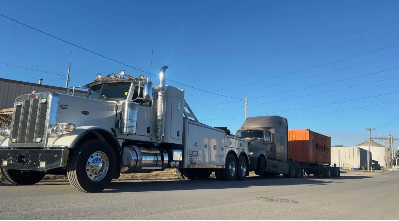 Brad's Towing heavy duty wrecker performing a damage-free underlift tow on a commercial semi truck along the MO-350 corridor in Raytown MO.
