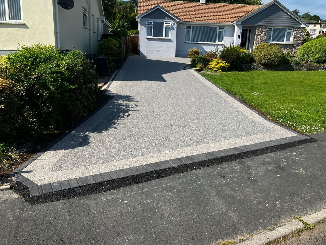 2-tone resin for a new driveway with light grey and black.