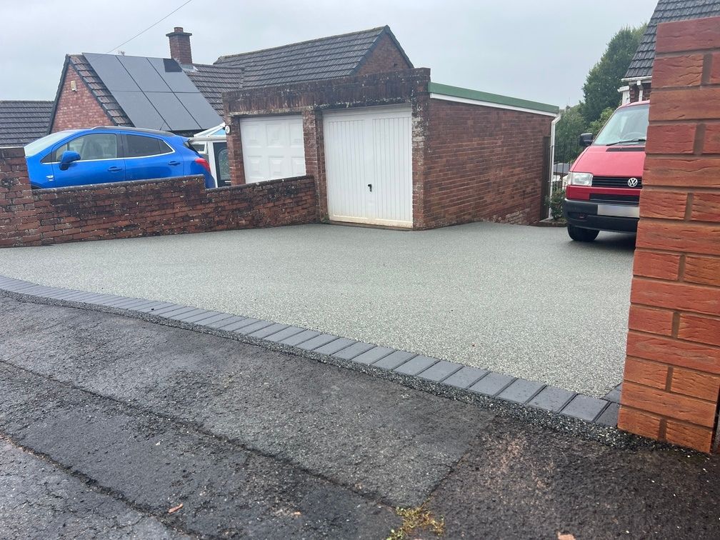 Dark grey resin drive installation in Bromley.