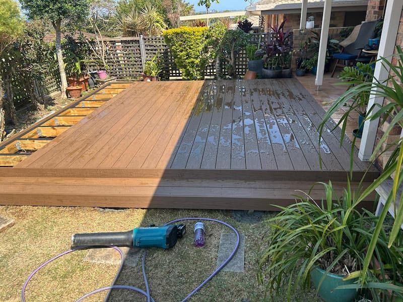 A gold coast deck