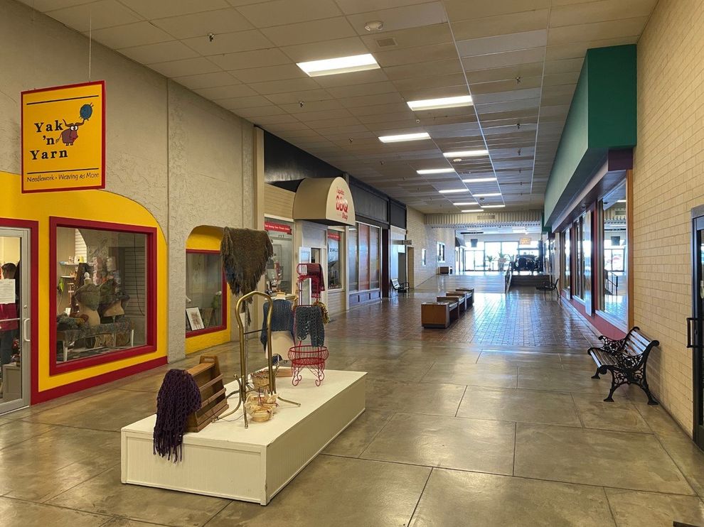 Fairlawn Plaza Mall Shopping Center, Topeka KS