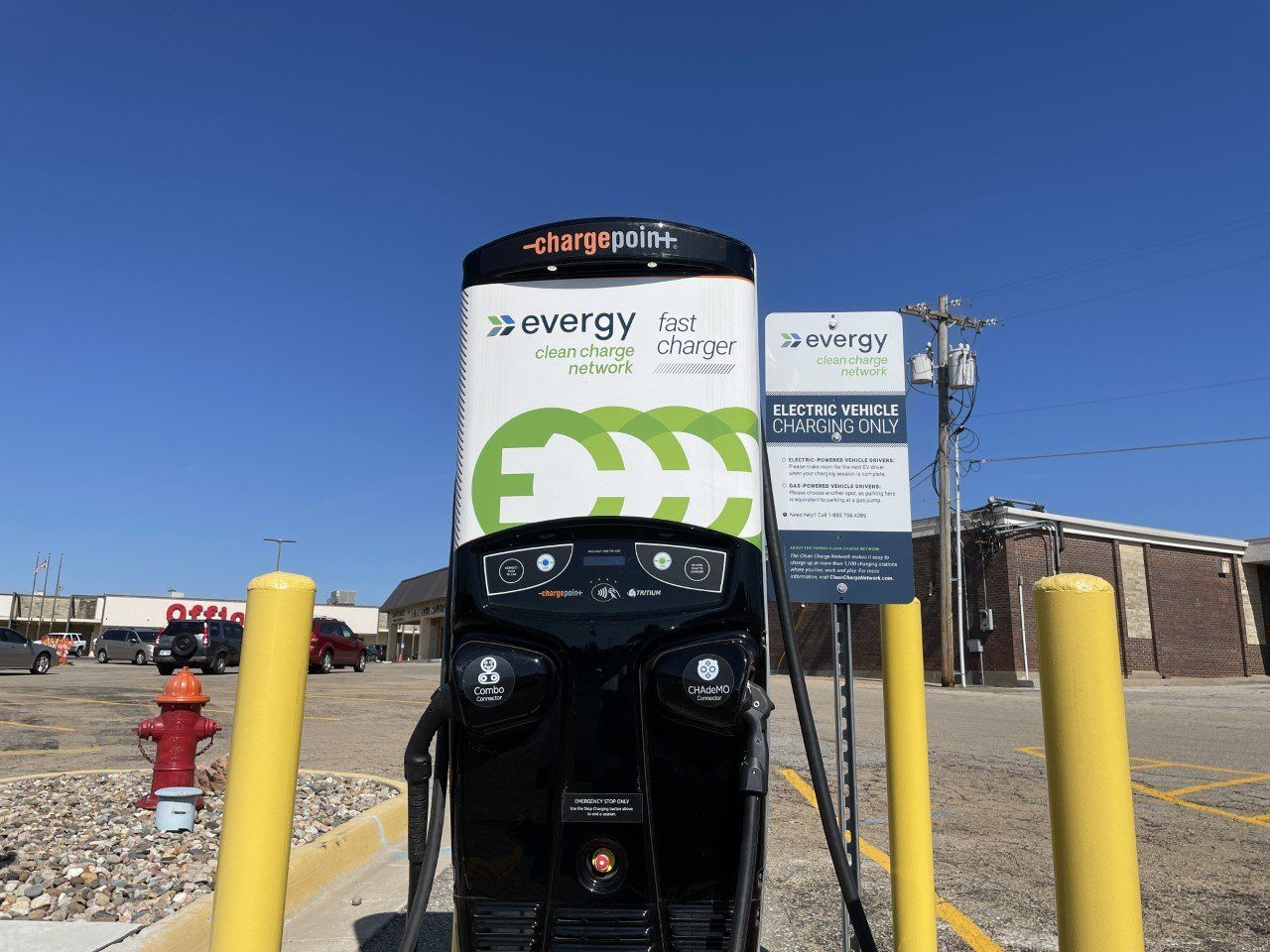 EV Charging Stations, Electric Vehicle Charging Station Fairlawn Plaza - Topeka KS