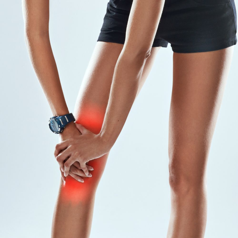 Image of a runner suffering from a knee injury 