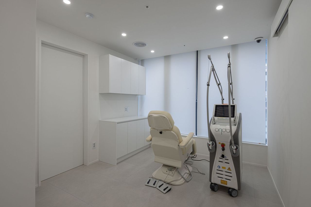 Facial lifting treatment room at Umi Clinic, Myeongdong