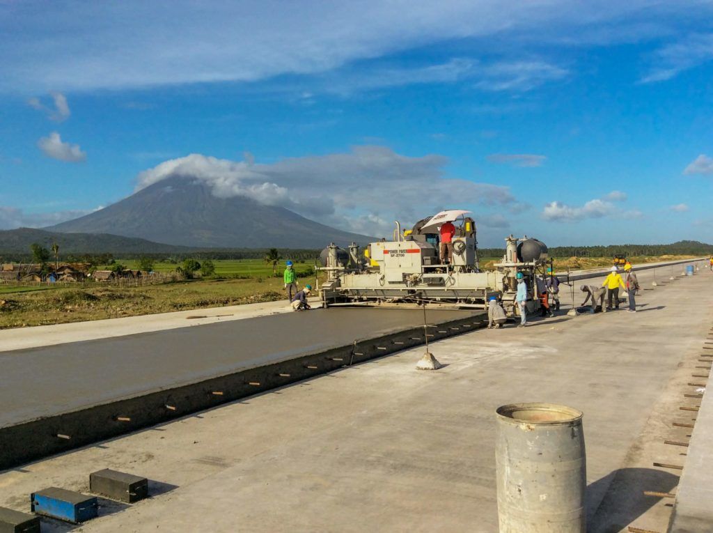Power Curbers & Power Pavers Concrete Slipform Paving