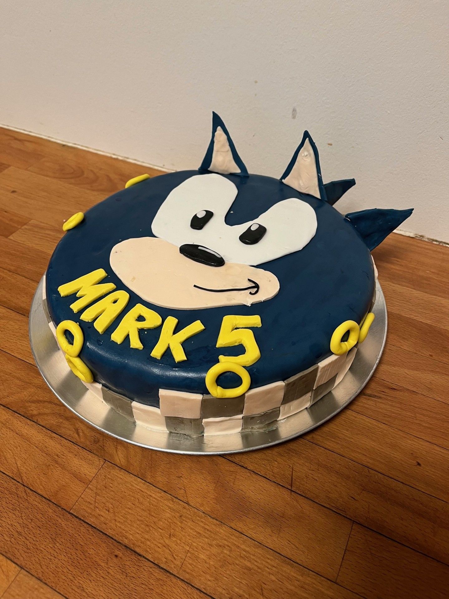 En Sonic the Hedgehog fødselsdagskage med