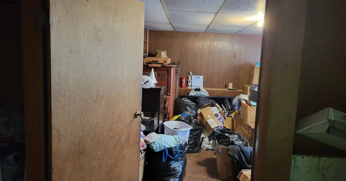 cluttered-basement-before-junk-removal-youngstown-ohio-home-sale