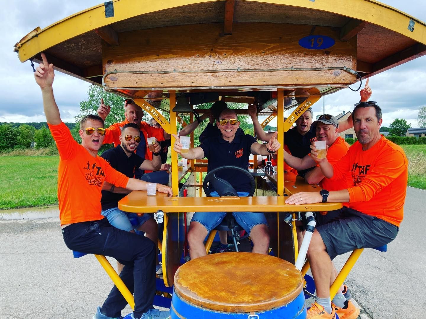 huren van bierfiets met uw collega's vrienden of familie weekend