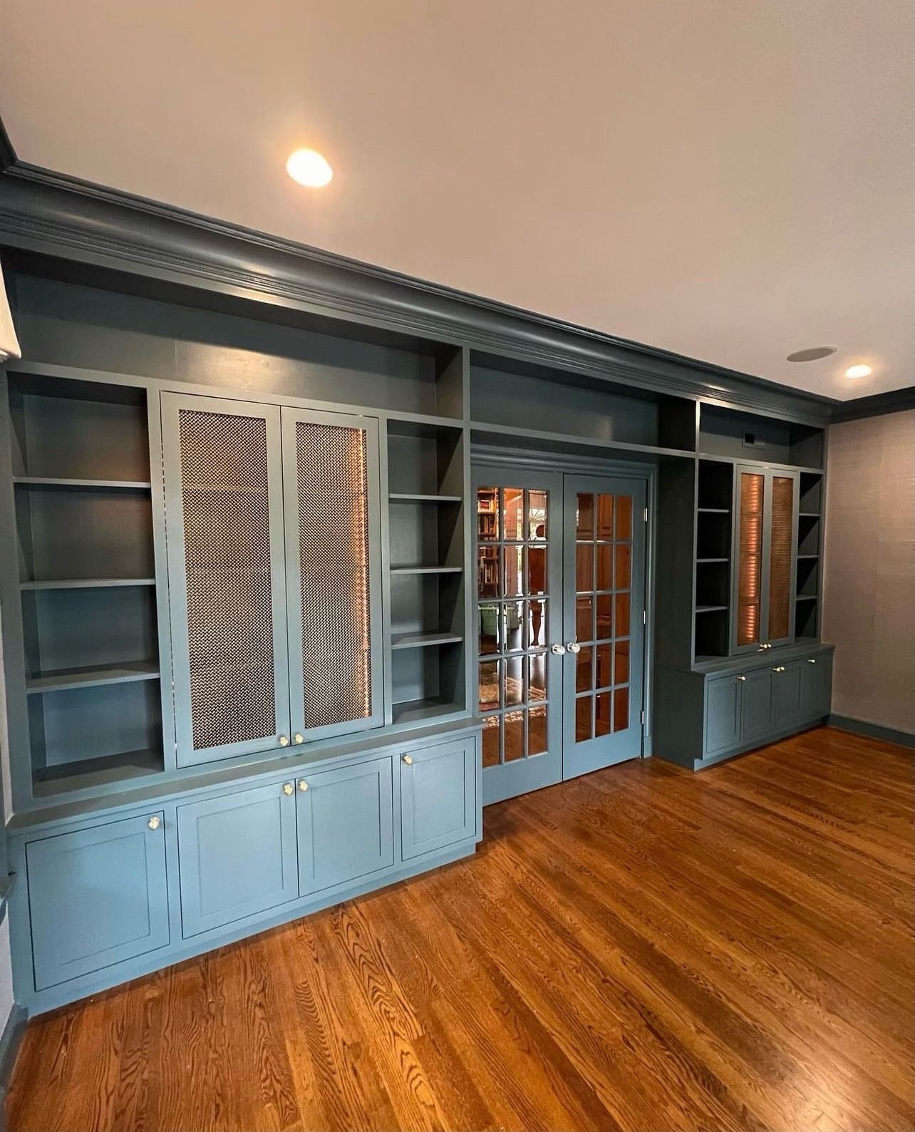 Licensed general contractor for custom carpentry and custom built in shelves in westborough Massachusetts 