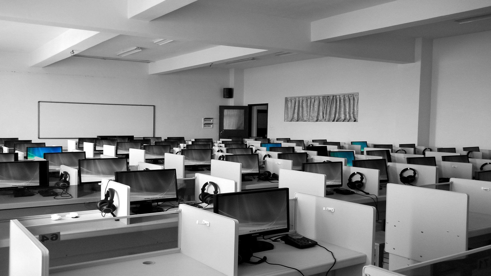 The dull post modern work place