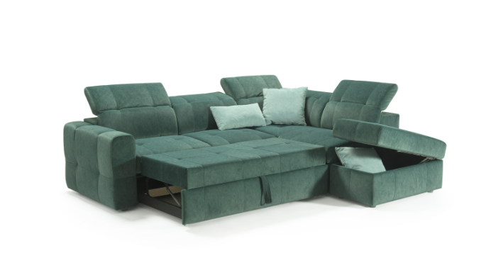 Un divano componibile verde scuro con poggiatesta regolabili, un letto estraibile estensibile e un vano contenitore aperto.