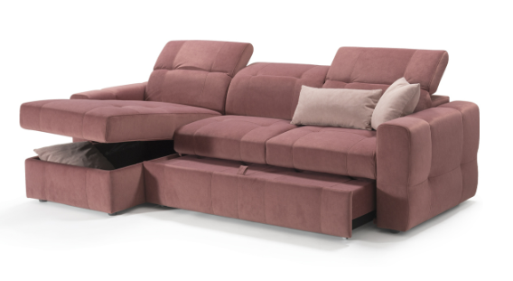 Un divano componibile a L color rosa antico con vano contenitore a giorno e meccanismo letto estraibile.