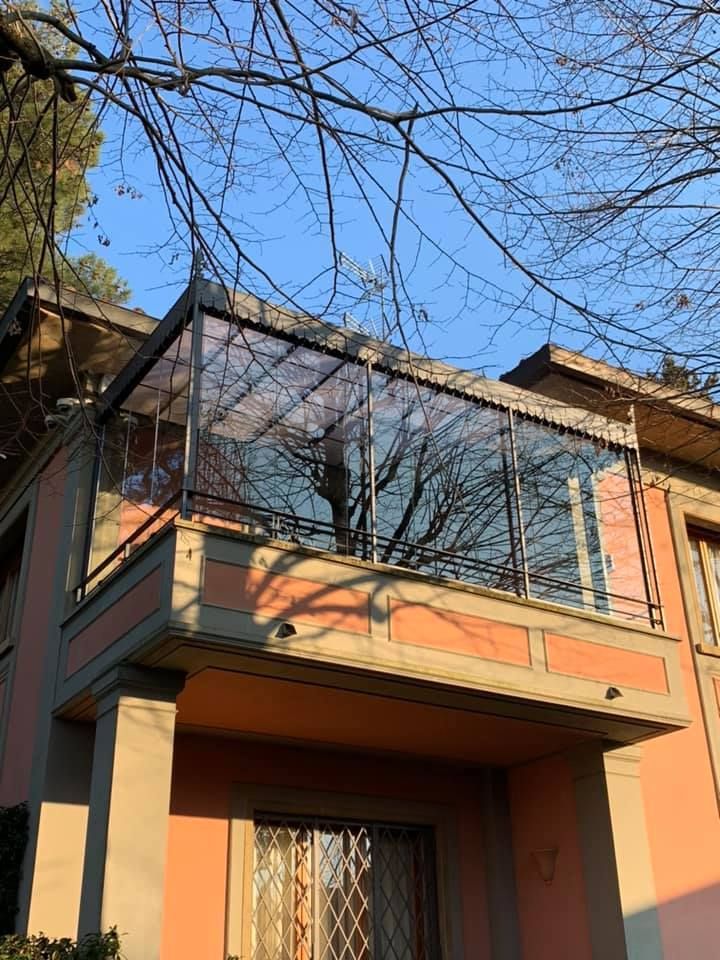 balcone con vetrata
