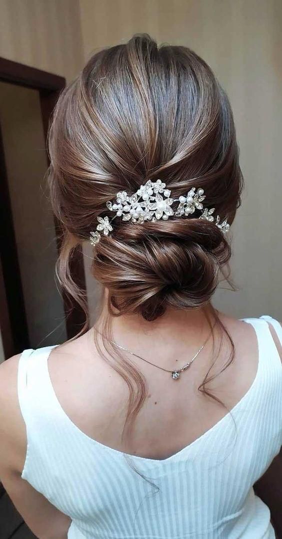 raccolto sposa con decorazioni