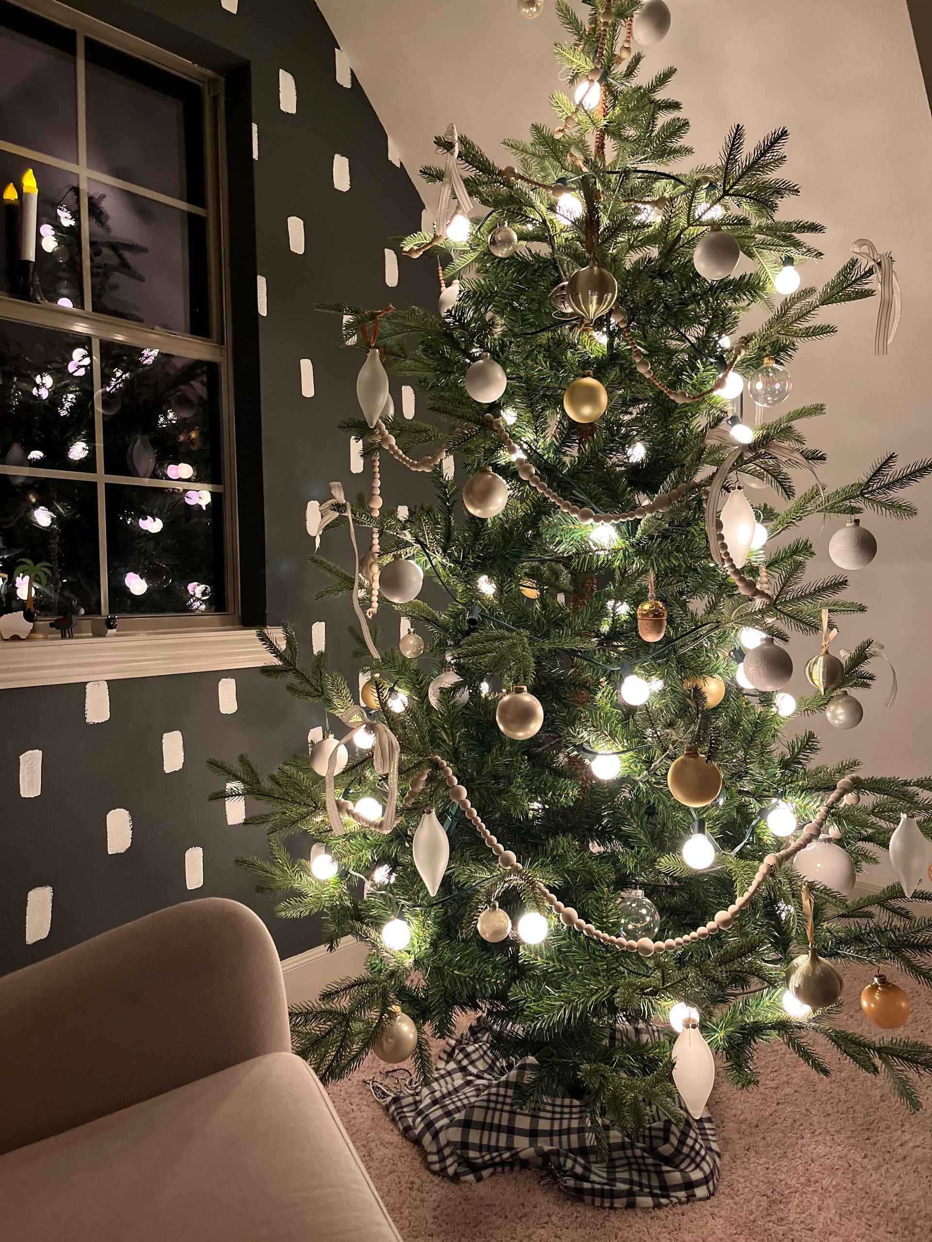 A free Christmas spending tracker for tracking budget, gifts, and wrapping.