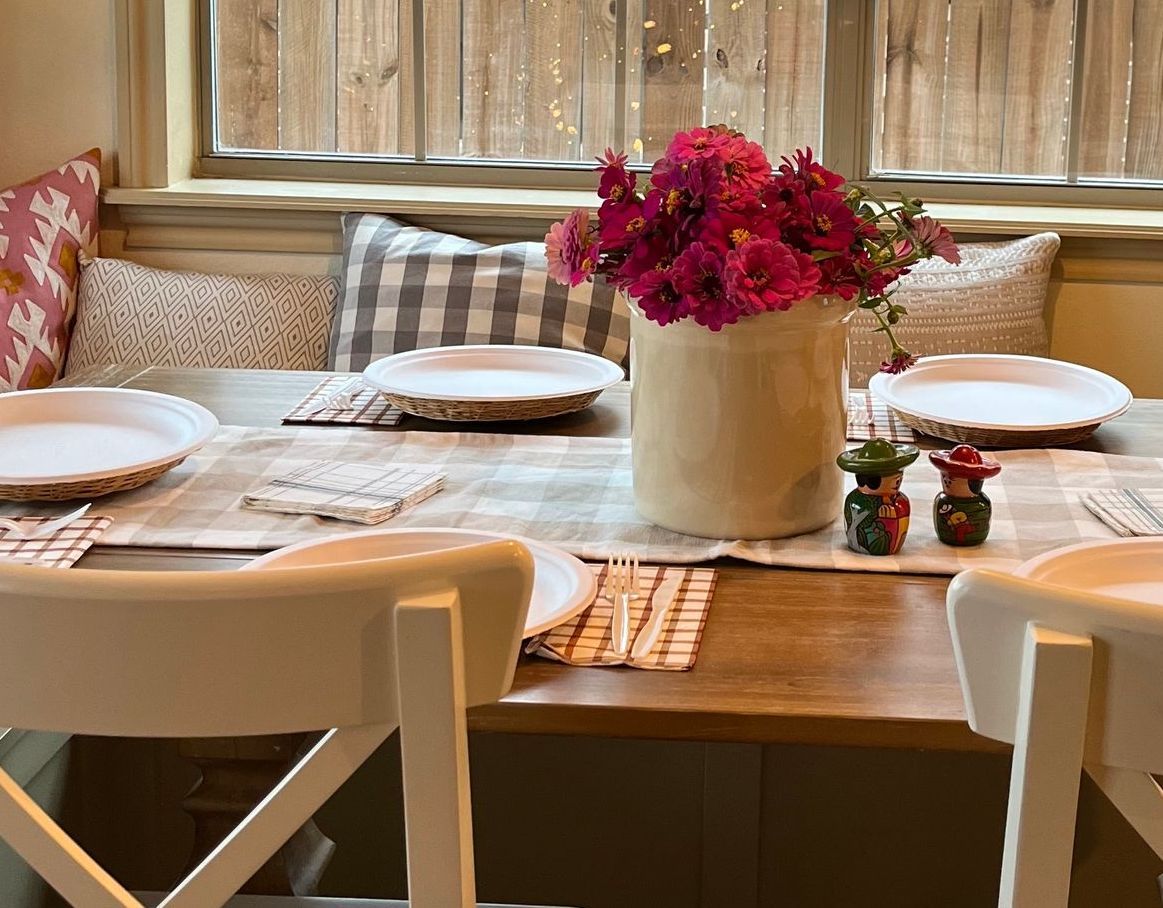 How to Host a Casual Dinner At Your Home