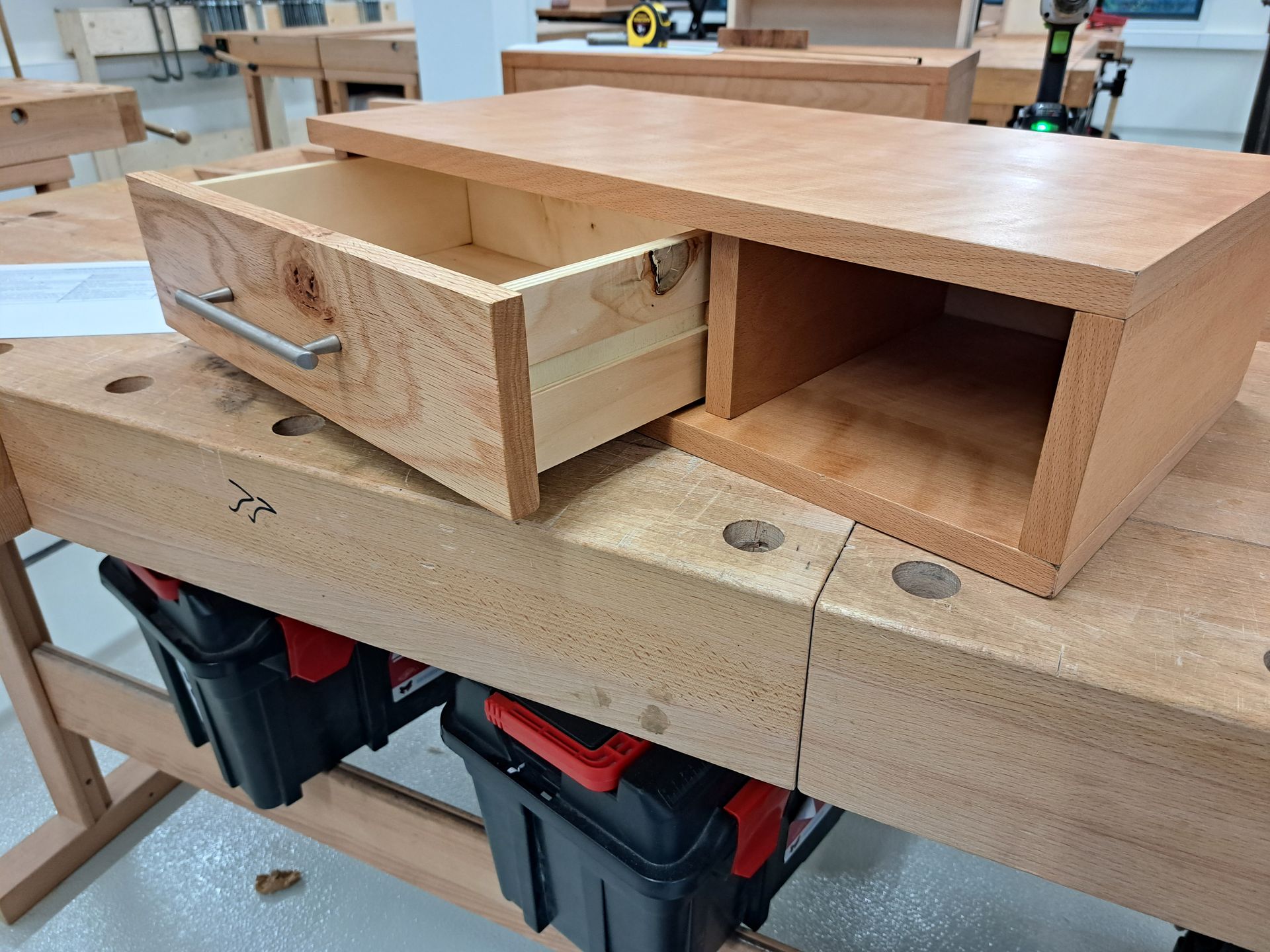 Het kastje laatje, het eerste project op de opleiding meubelmaker (scheeps)interieurbouw.