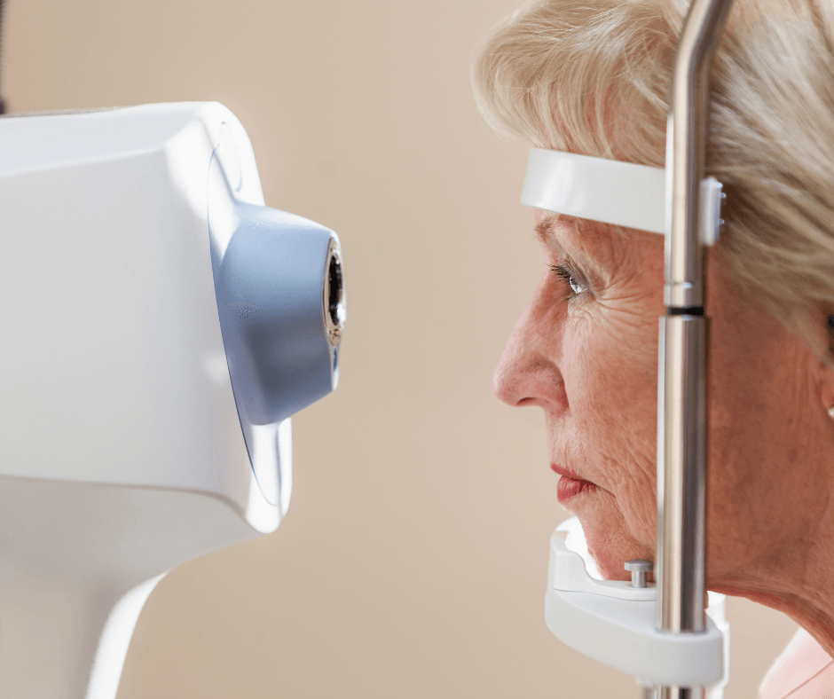 Elderly patient during an eye exam facing a slit lamp in a clinic