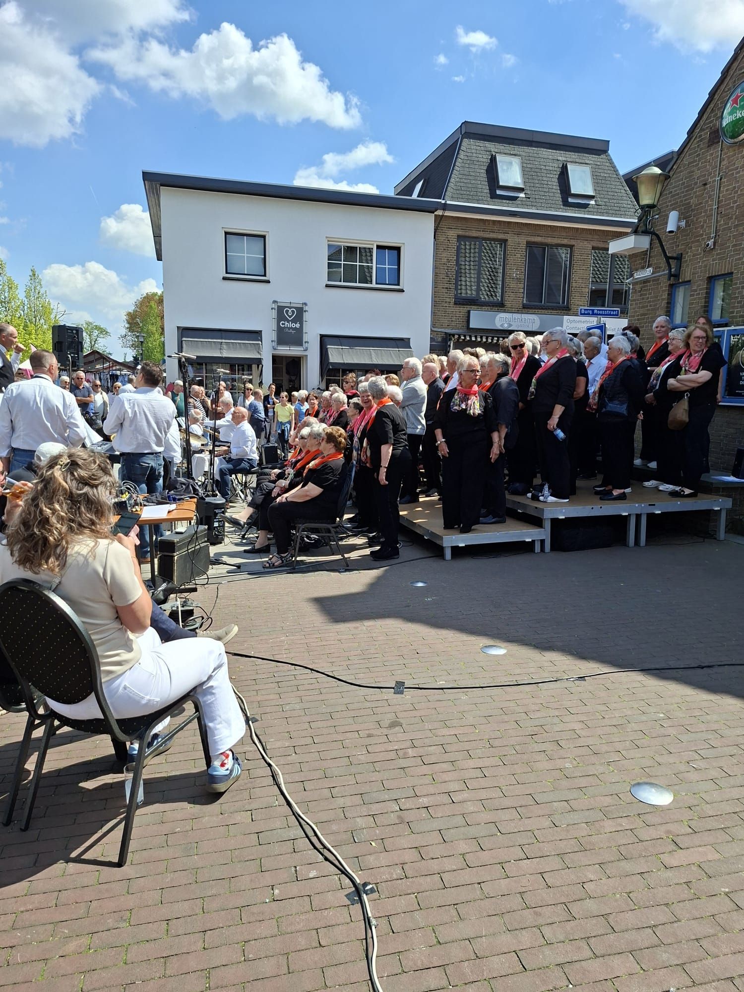 Optreden van een koor tijdens het korenfestival