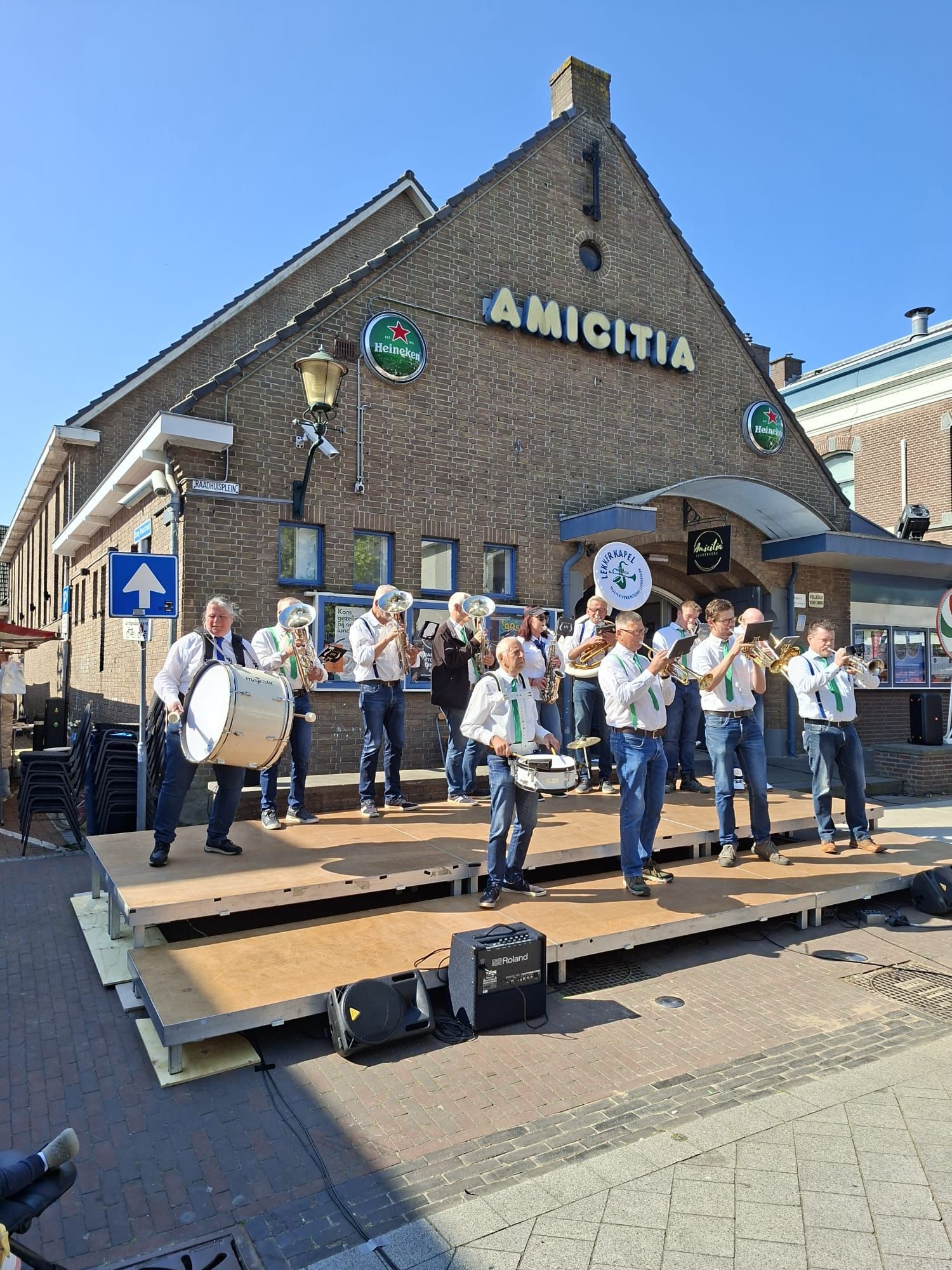 Bezoekers bij het korenfestival