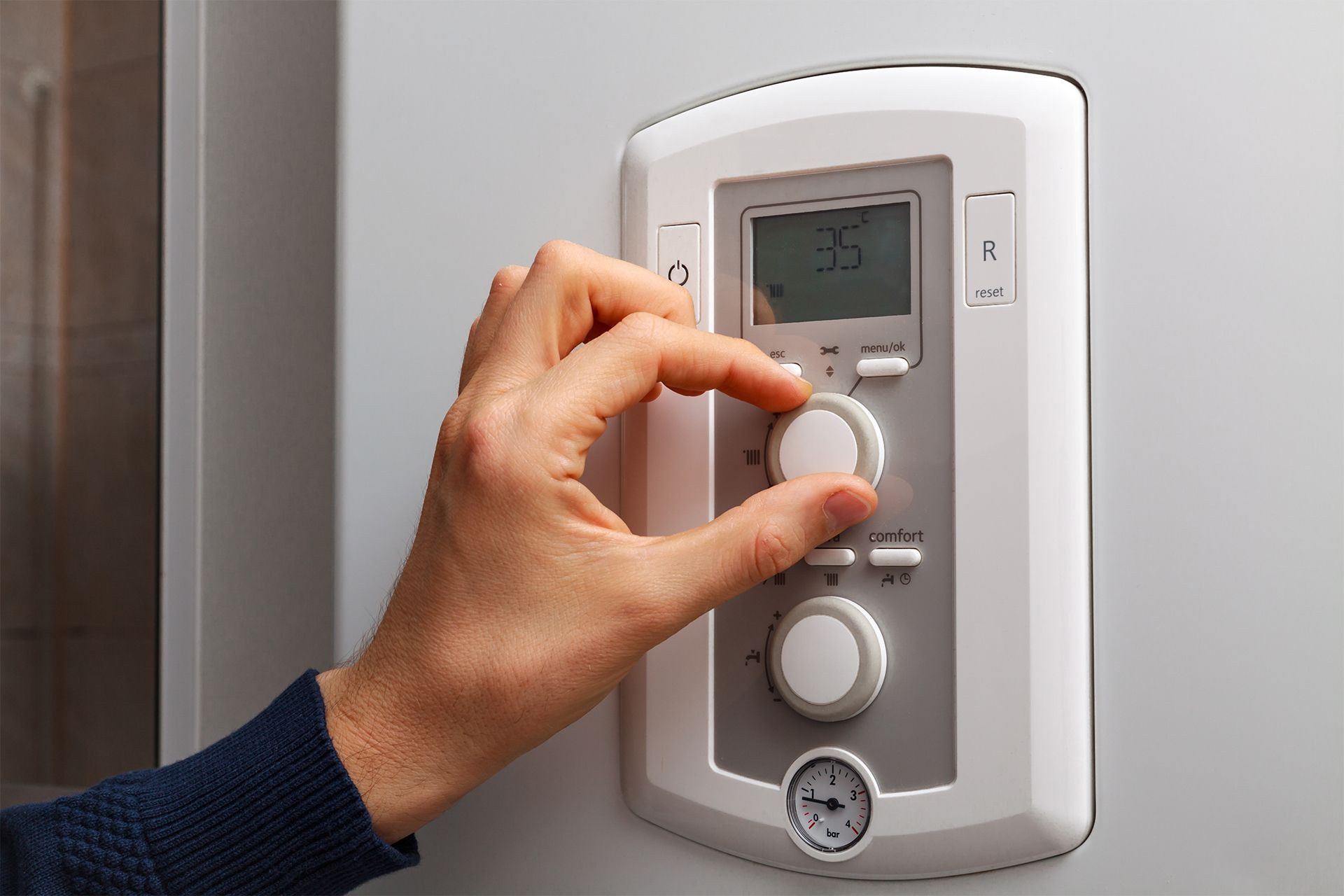 Adjusting the Thermostat