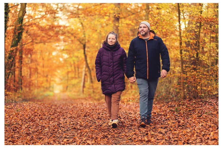 Couple walking together, relationship comfort after vaginal dryness treatment, Hommage Women's Clinic, Gangnam, Seoul