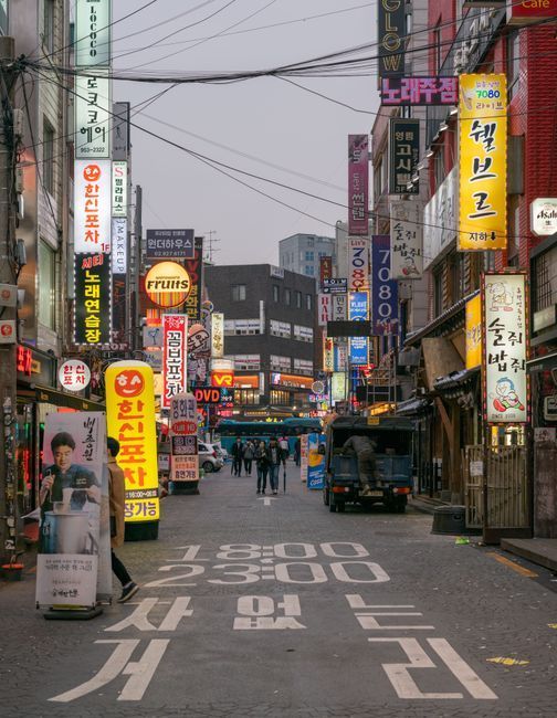 Seoul city at night for international patients starting HRT at Hommage Women's Clinic, Gangnam